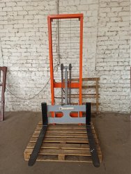 Вилочный погрузчик LF-160 (DOBERKMET)